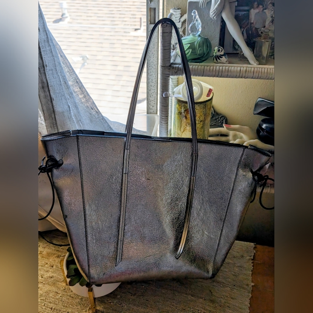 Silver Metallic Tote Bag - Women - Picture 2 of 7